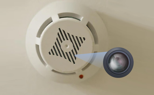 Esta foto muestra una cámara oculta en un sensor de humo